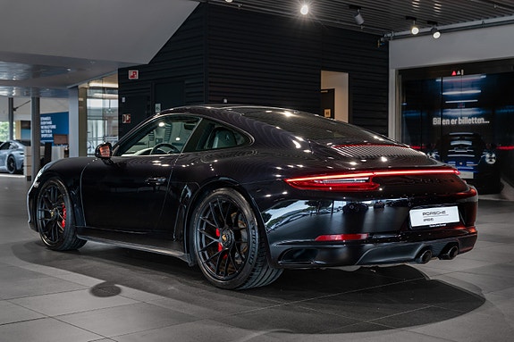 Porsche 911 3 of 5