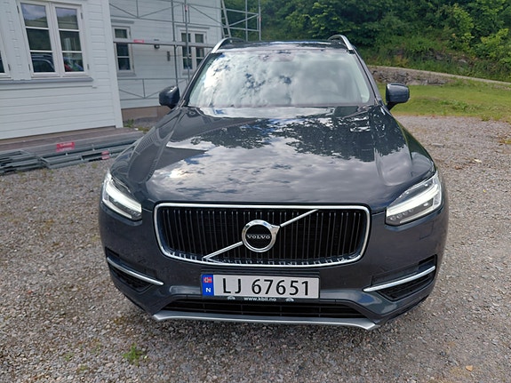 Volvo XC90 2 of 5