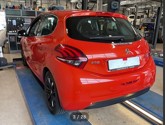 Peugeot 208 3 of 24