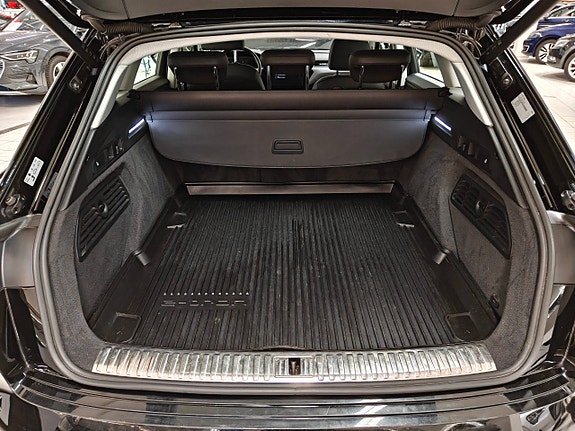 Audi e-tron 5 of 5