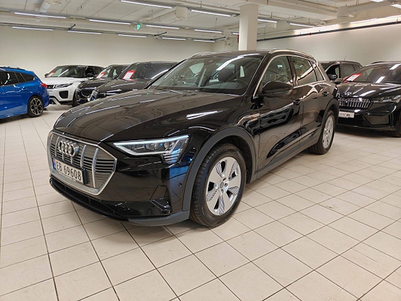 Audi e-tron 2 of 5