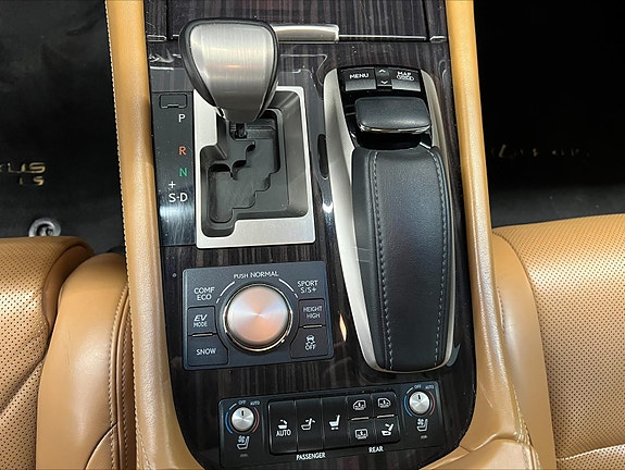Lexus LS600h 13 of 17
