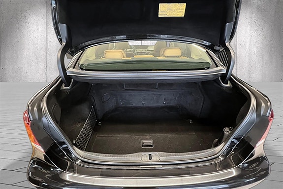 Lexus LS600h 8 of 17