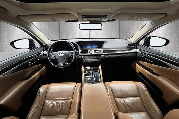 Lexus LS600h 9 of 17