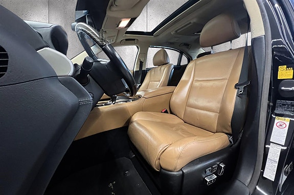 Lexus LS600h 12 of 17