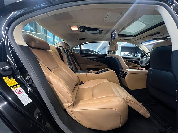 Lexus LS600h 11 of 17