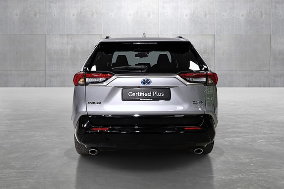 Toyota RAV4 Plug-in Hybrid 4 of 5