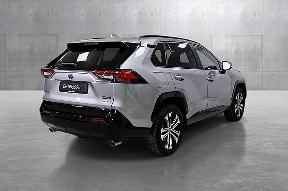 Toyota RAV4 Plug-in Hybrid 5 of 5