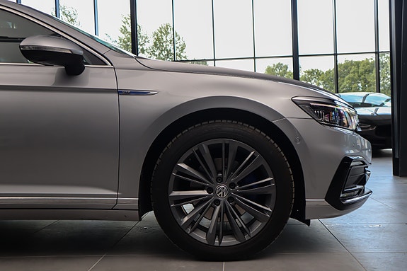 Volkswagen Passat 17 of 30