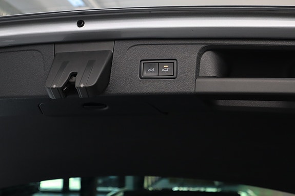 Volkswagen Passat 14 of 30