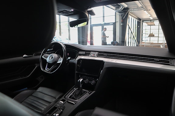 Volkswagen Passat 25 of 30
