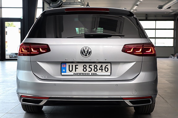 Volkswagen Passat 9 of 30