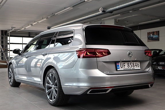 Volkswagen Passat 8 of 30