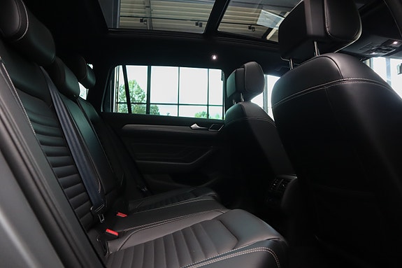 Volkswagen Passat 24 of 30