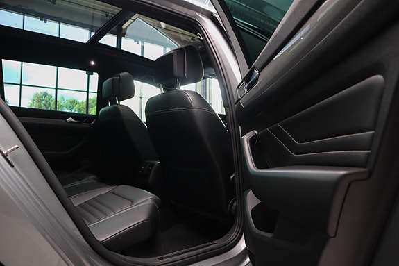 Volkswagen Passat 23 of 30
