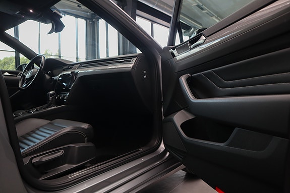 Volkswagen Passat 19 of 30