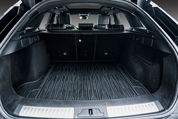 Land Rover Range Rover Velar 16 of 30