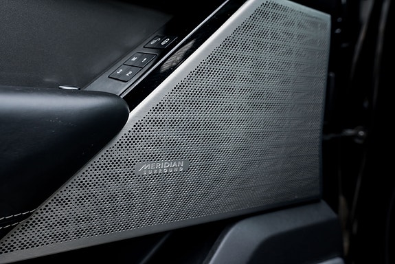 Land Rover Range Rover Velar 11 of 30