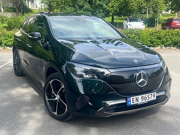 Mercedes-Benz EQE SUV 2 of 5