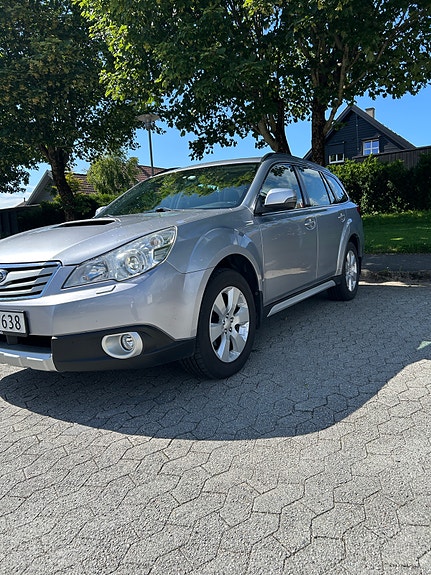 Subaru Outback 3 of 5