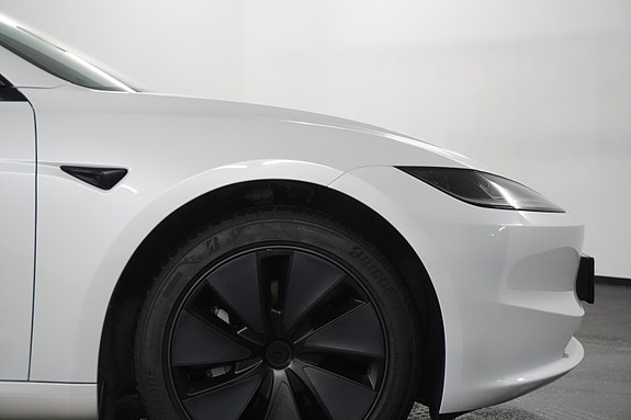 Tesla Model 3 2 of 5