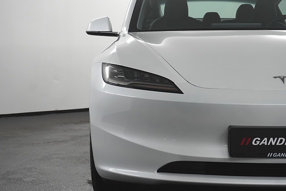 Tesla Model 3 3 of 5