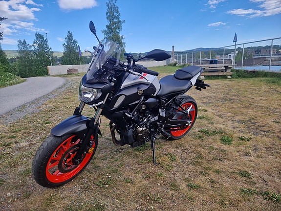 Yamaha MT-07 2 of 5
