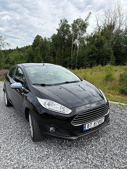 Ford Fiesta 2 of 5