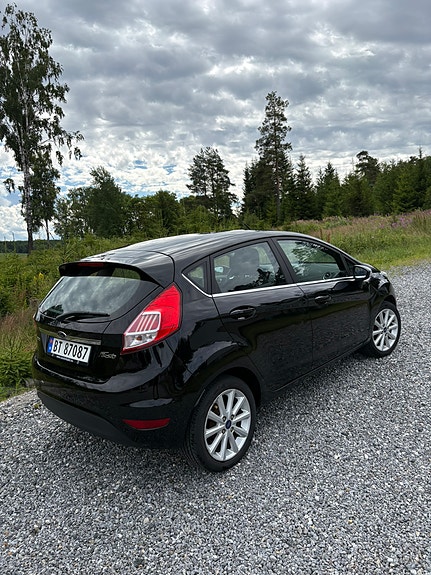 Ford Fiesta 4 of 5