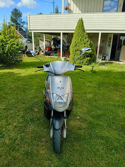 Daelim SE 50 2 of 5