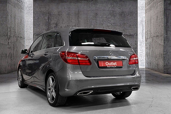 Mercedes-Benz B220 4 of 5
