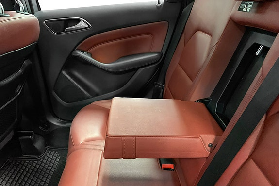 Mercedes-Benz B220 13 of 18