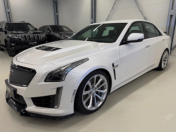 Cadillac CTS-V 2 of 5