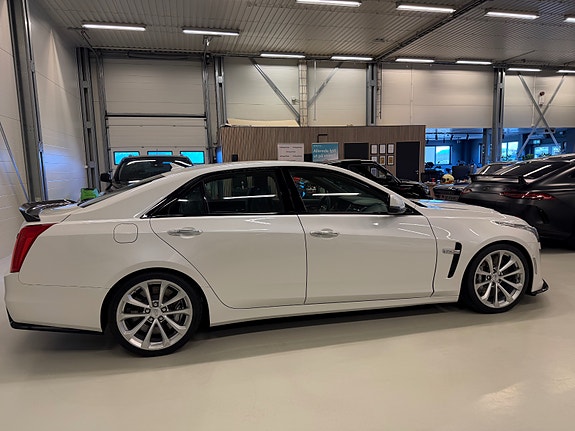 Cadillac CTS-V 9 of 30