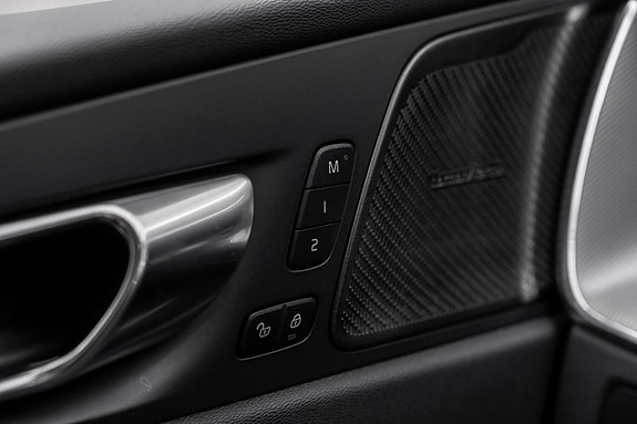 Volvo XC60 13 of 30
