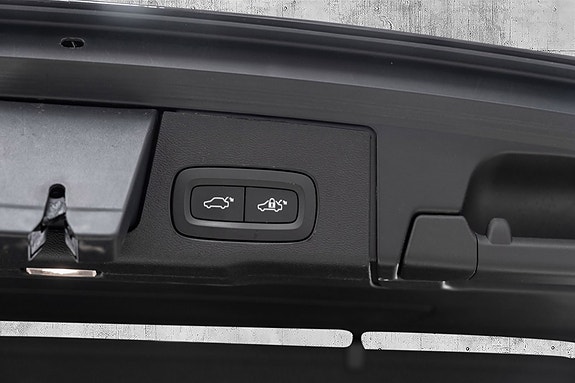 Volvo XC60 25 of 30
