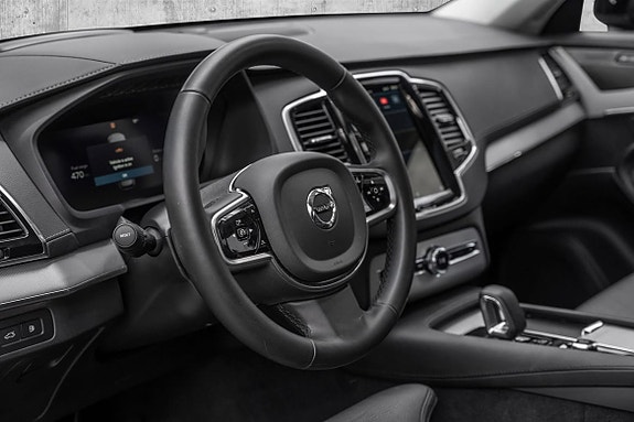 Volvo XC90 13 of 27