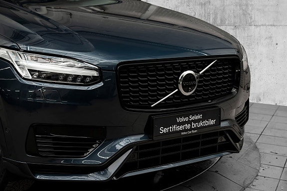 Volvo XC90 2 of 27