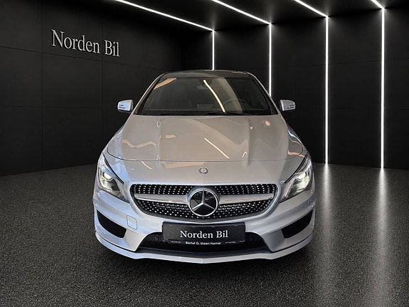 Mercedes-Benz CLA180 2 of 5