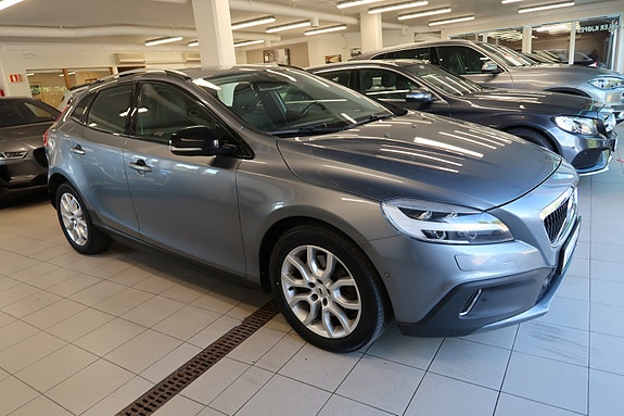 Volvo V40 Cross Country 13 of 30