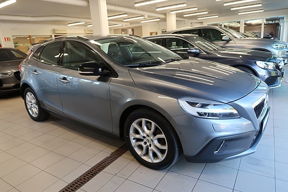 Volvo V40 Cross Country 14 of 30
