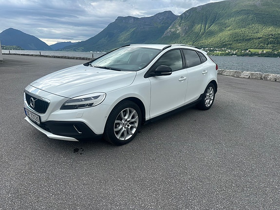 Volvo V40 Cross Country 4 of 5