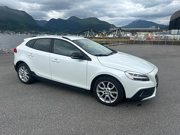 Volvo V40 Cross Country 3 of 5