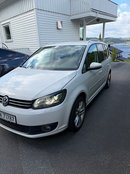Volkswagen Touran 4 of 5