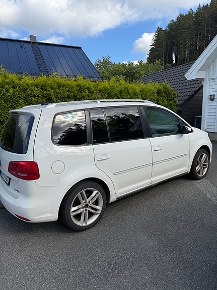 Volkswagen Touran 3 of 5