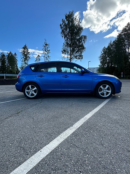 Mazda 3 4 of 5