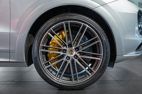 Porsche Cayenne Coupe 14 of 30