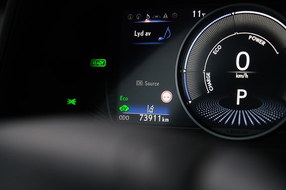 Lexus UX250h 15 of 18