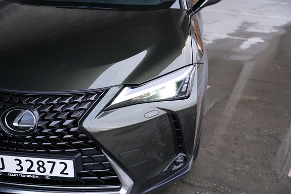 Lexus UX250h 3 of 18