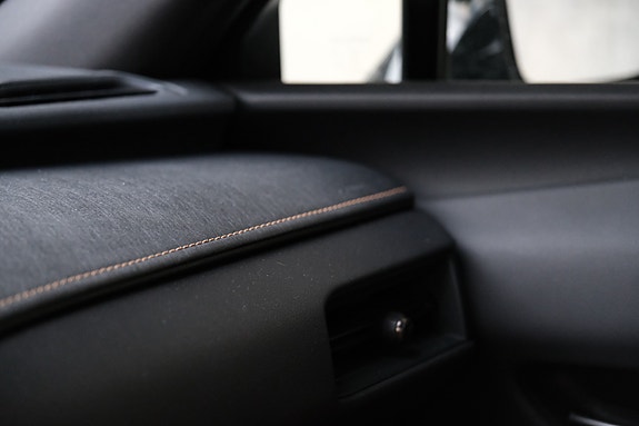 Lexus UX250h 18 of 18